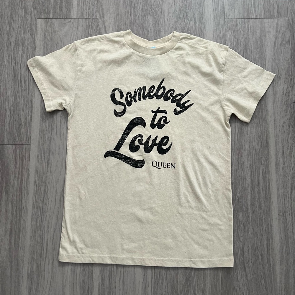 Queen Somebody to Love Official Band Merch Graphic T-Shirt NWT Women’s XS Cream